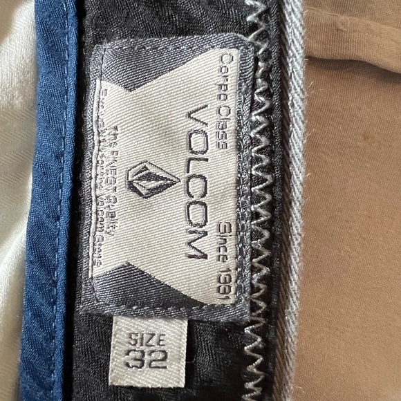 Volcom Shorts - Picture 4 of 6